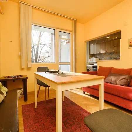Center 2-bedroom Apartment