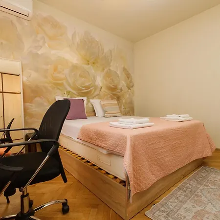 Center 2-bedroom