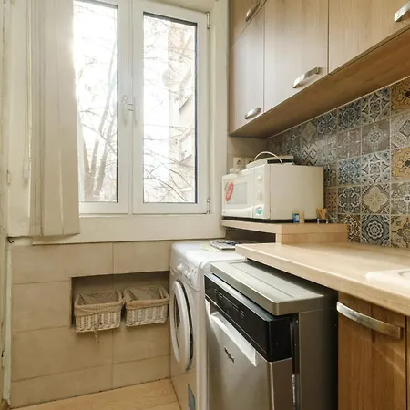 Center 2-bedroom Apartment *