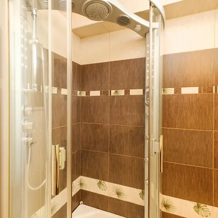 Center 2-bedroom Apartment *