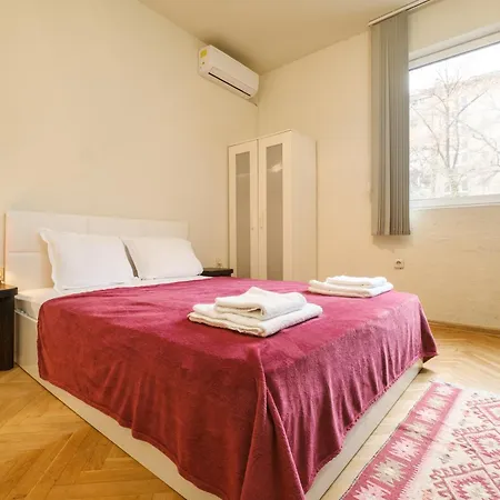 Center 2-bedroom *