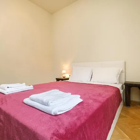 Center 2-bedroom *