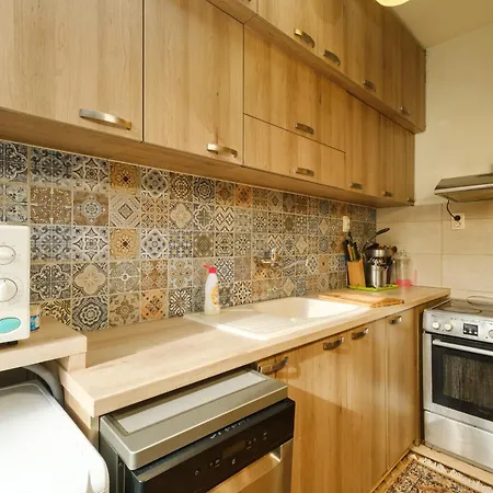 Center 2-bedroom Apartment *
